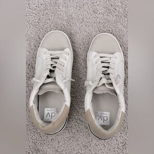 DOLCE VITA Women’s Lace Up Sneakers Sz 7.5